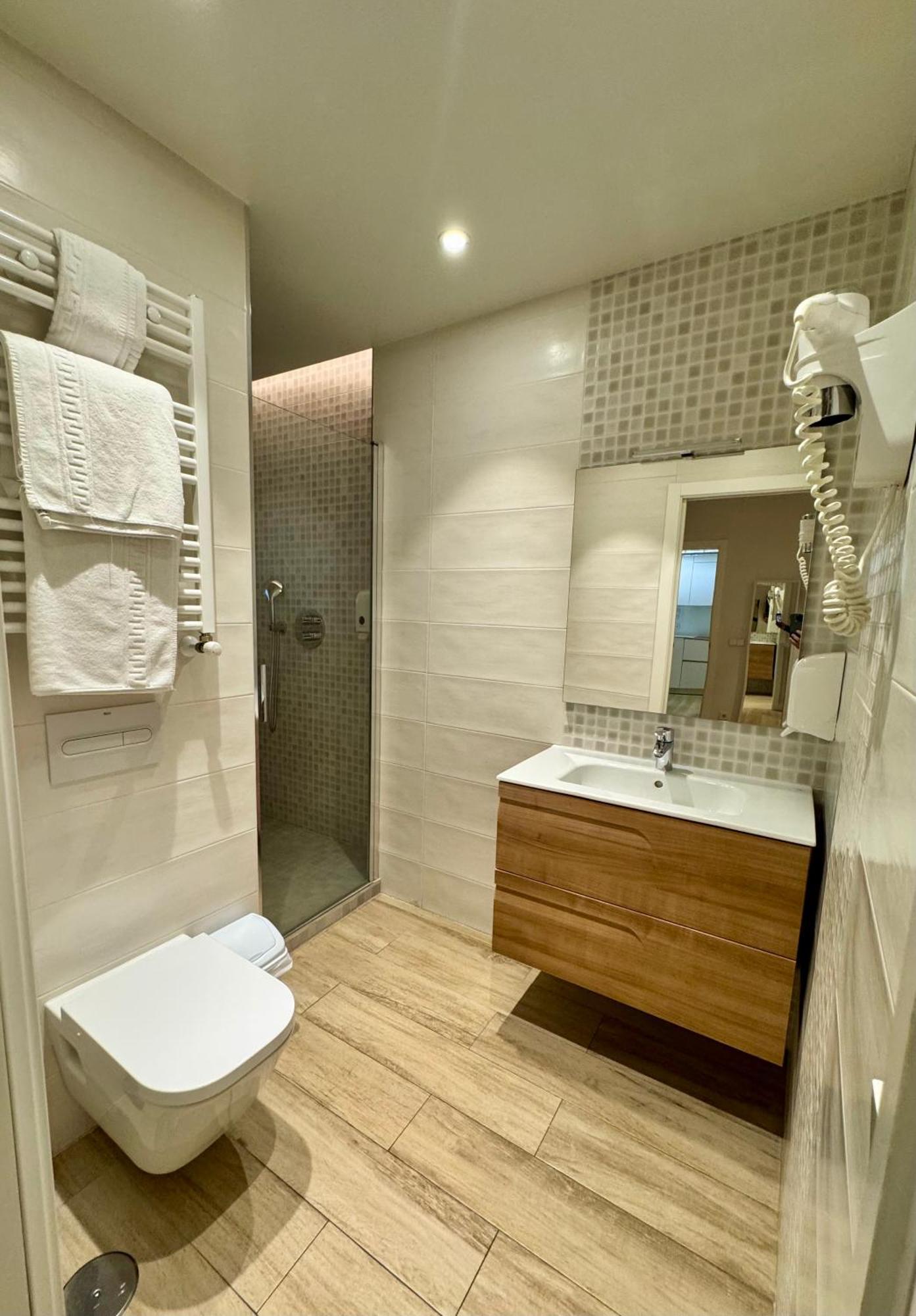 Apartamentos Apolo Madrid Exteriör bild