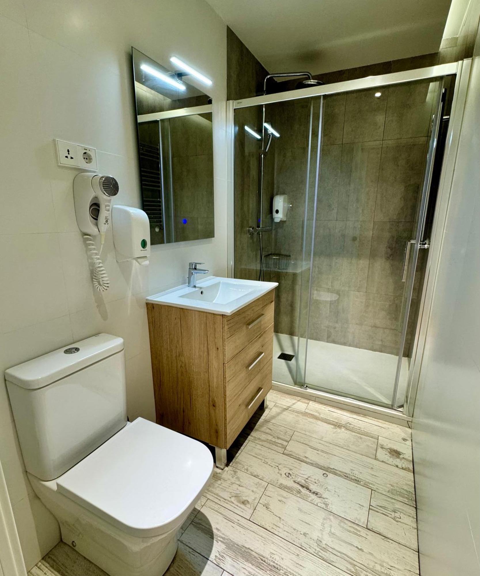 Apartamentos Apolo Madrid Exteriör bild