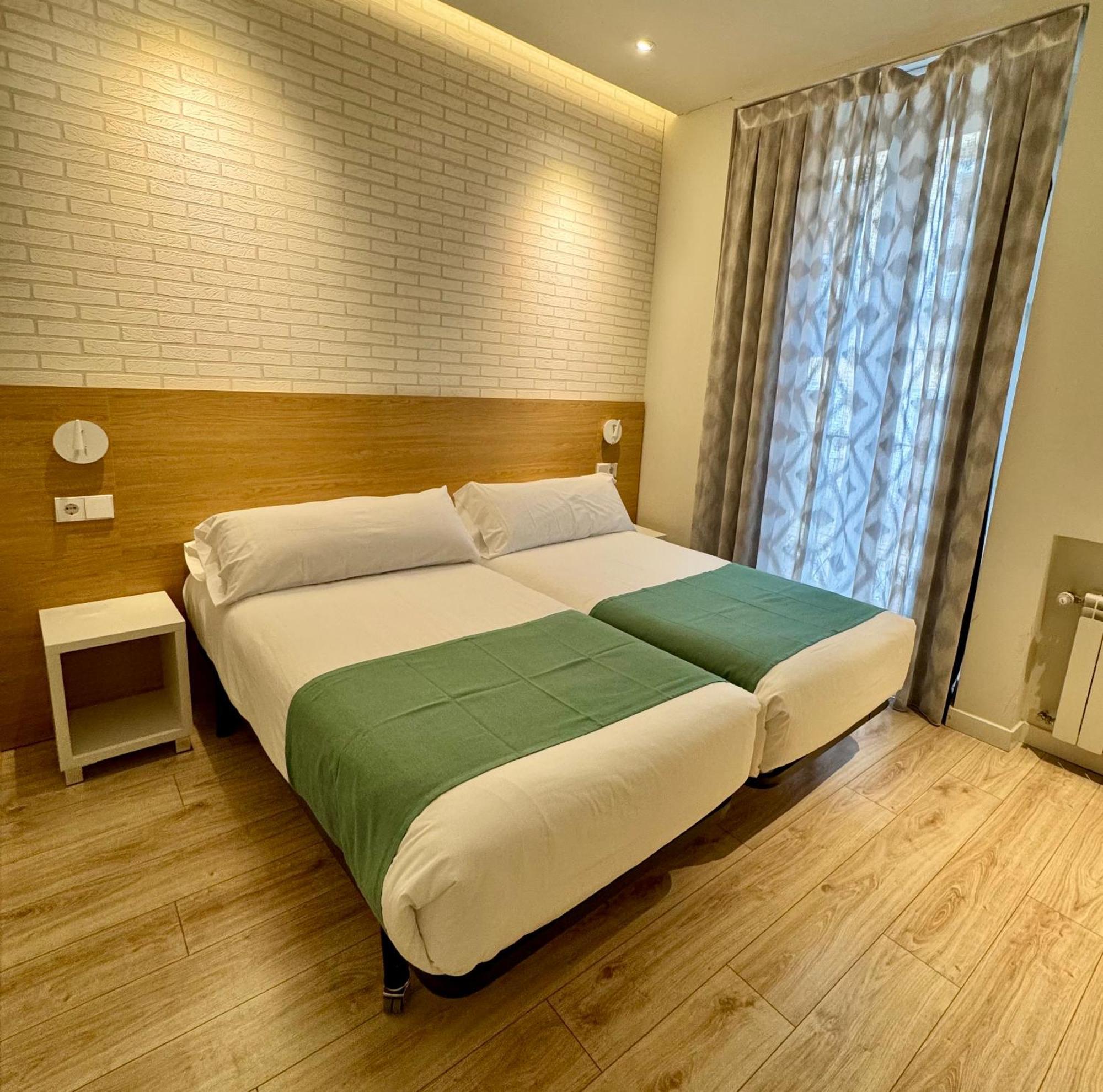 Apartamentos Apolo Madrid Exteriör bild