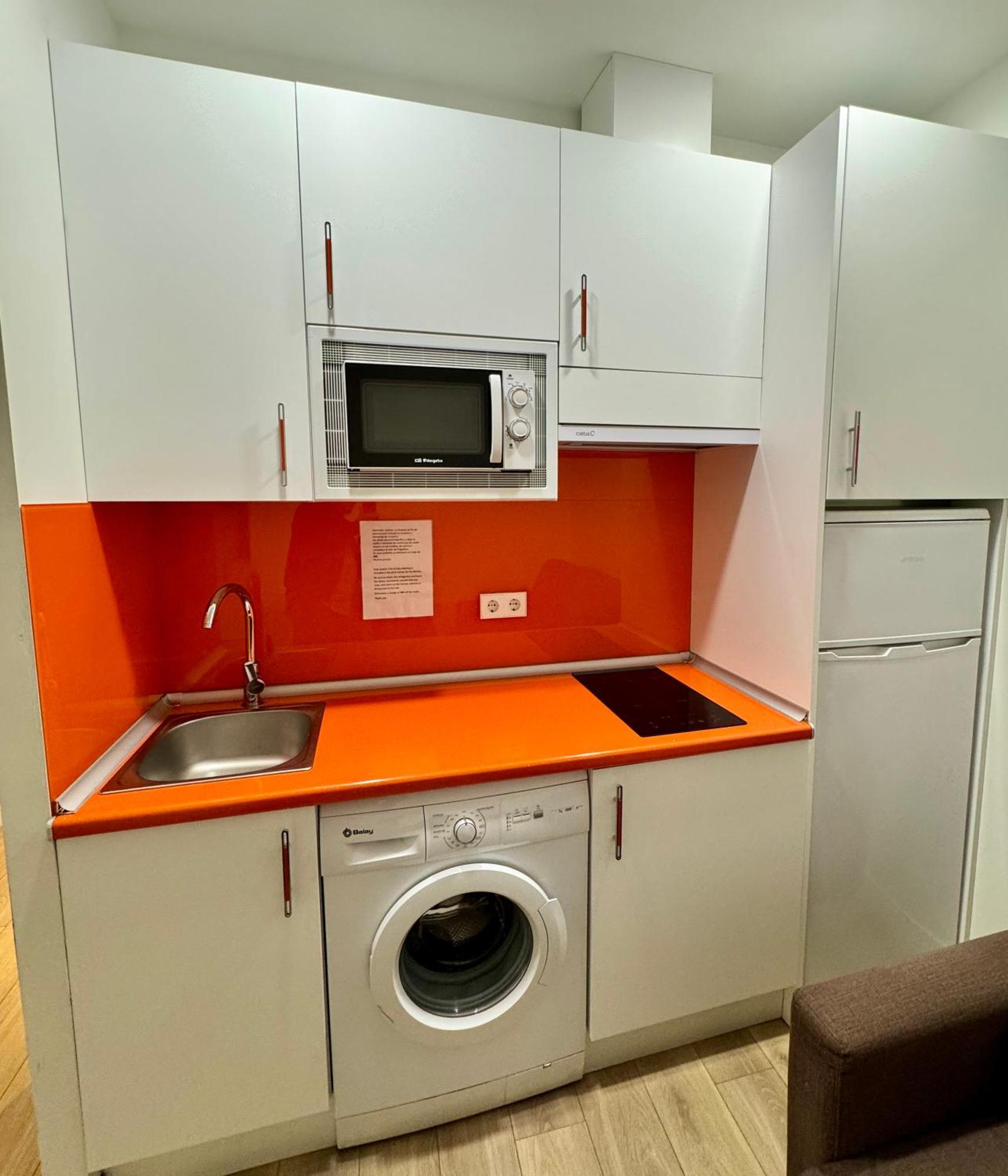 Apartamentos Apolo Madrid Exteriör bild