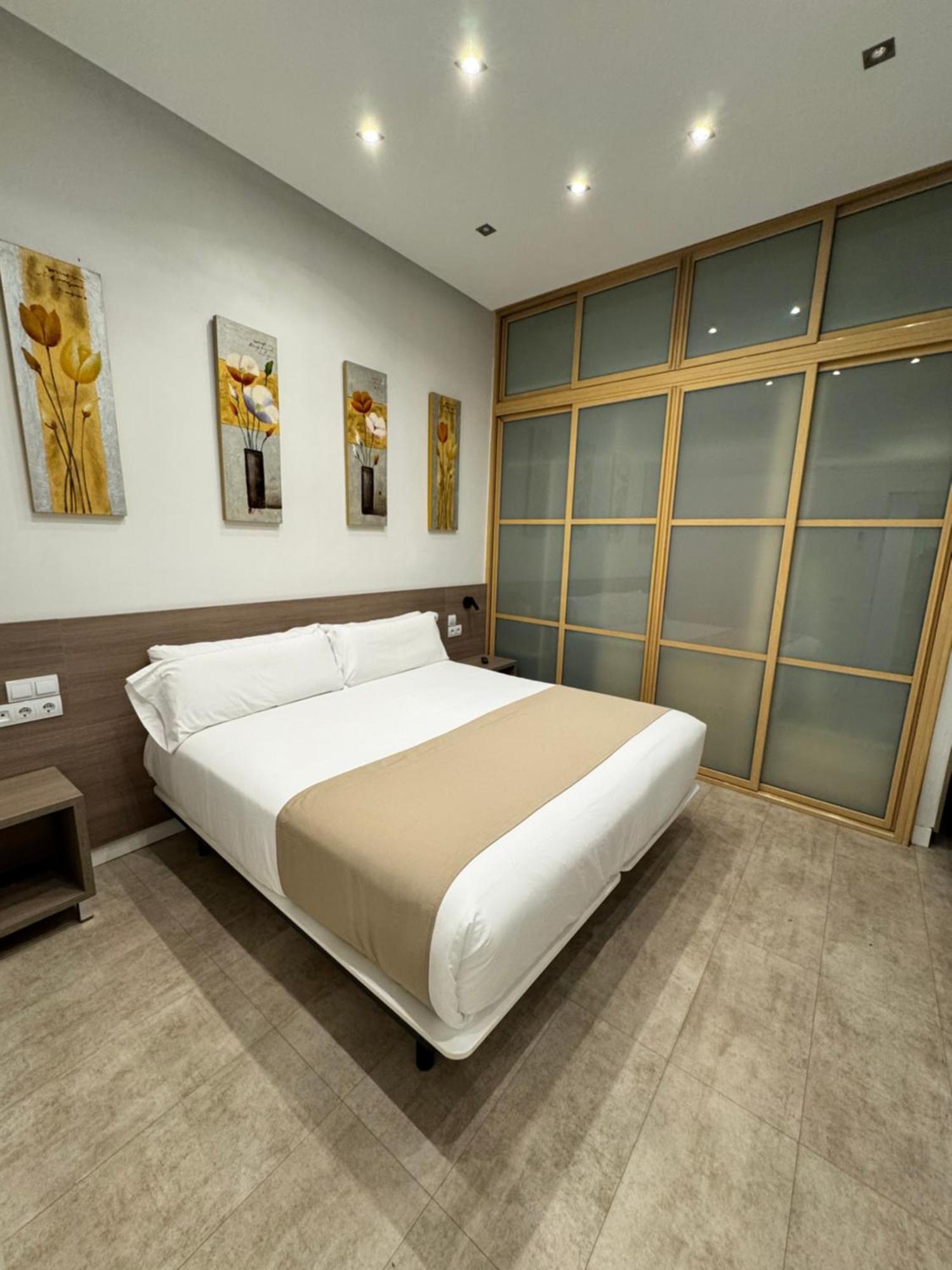 Apartamentos Apolo Madrid Exteriör bild