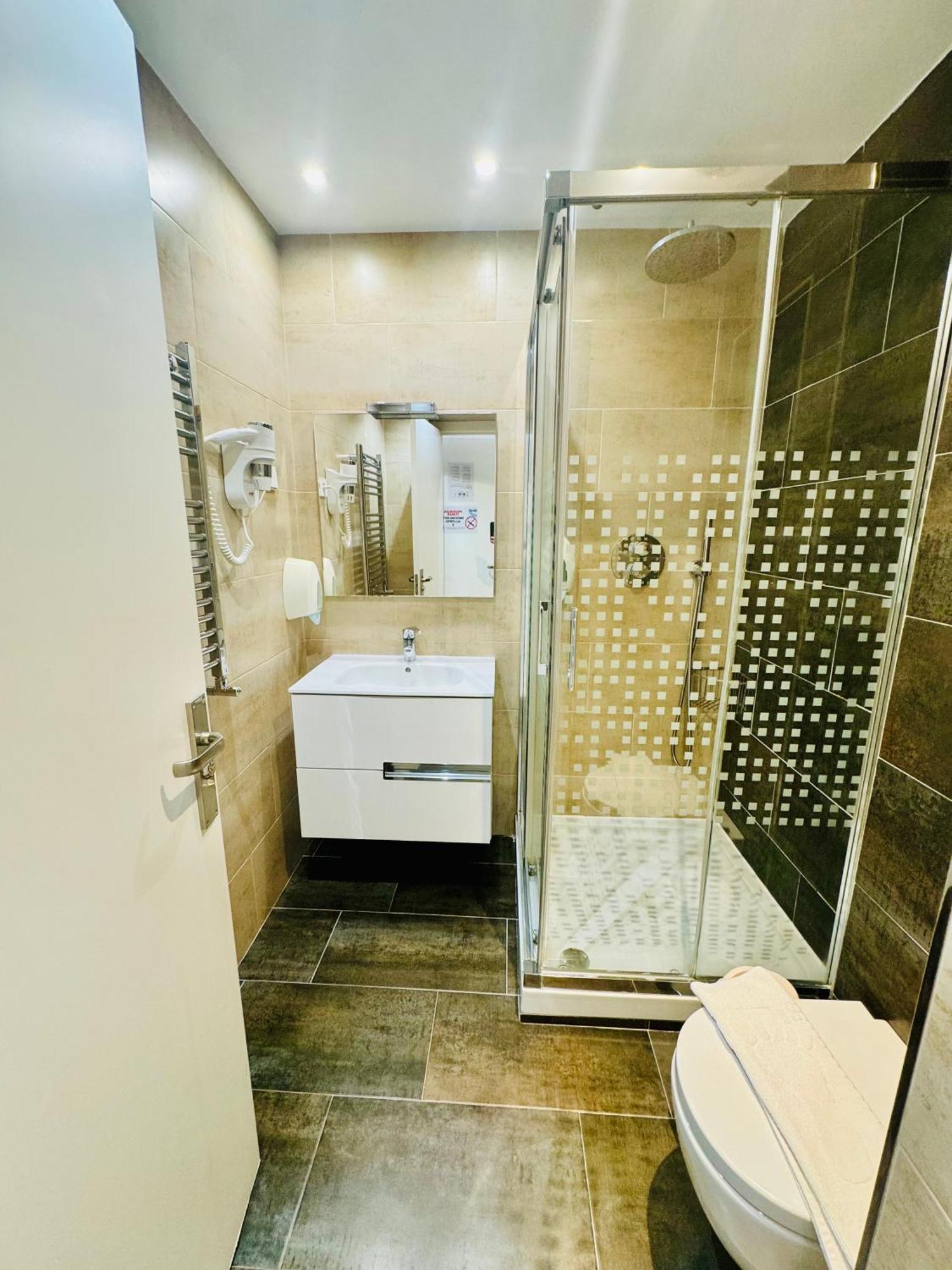 Apartamentos Apolo Madrid Exteriör bild