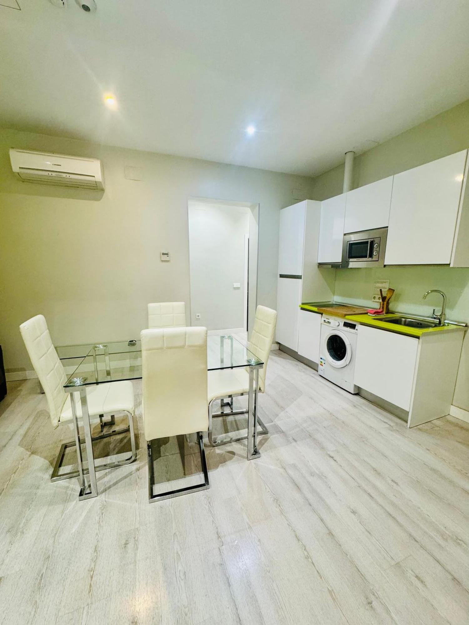 Apartamentos Apolo Madrid Exteriör bild