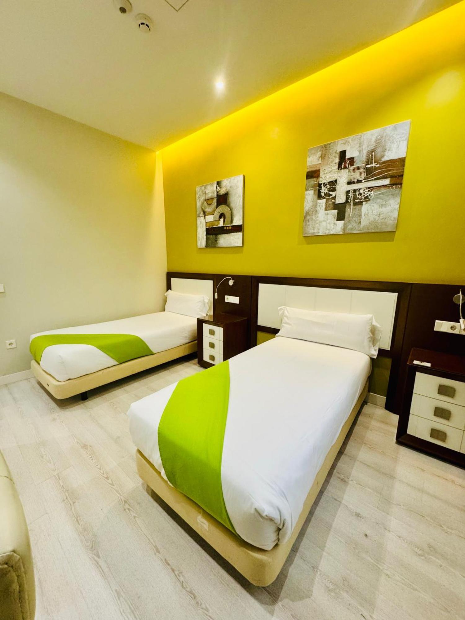 Apartamentos Apolo Madrid Exteriör bild