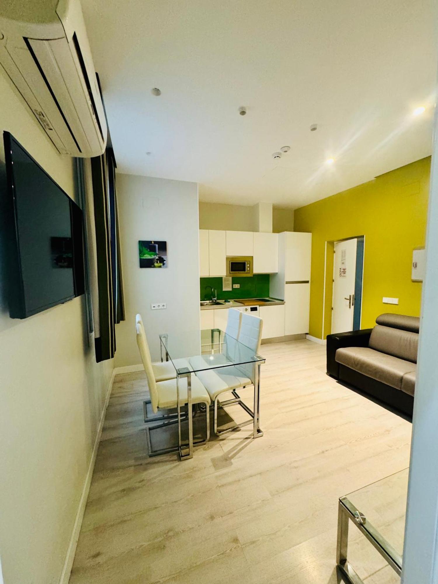 Apartamentos Apolo Madrid Exteriör bild