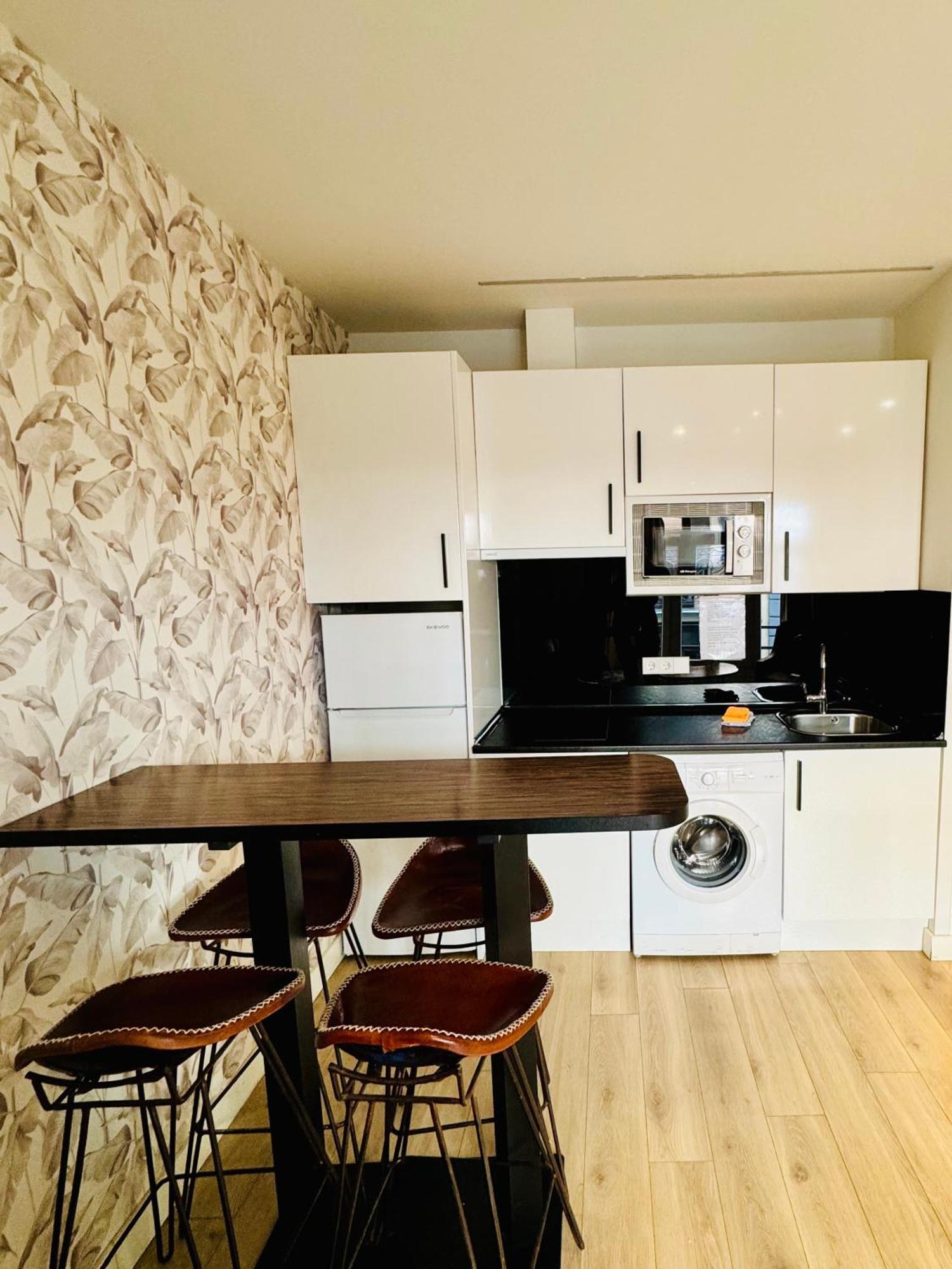 Apartamentos Apolo Madrid Exteriör bild